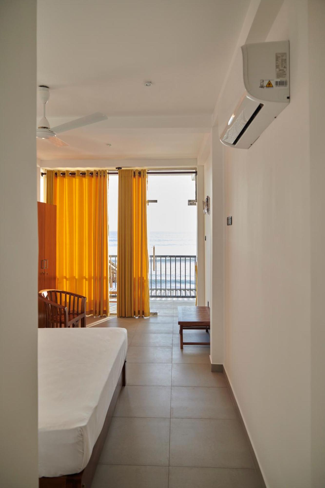 Kings Bay Beach Resort Галле Экстерьер фото