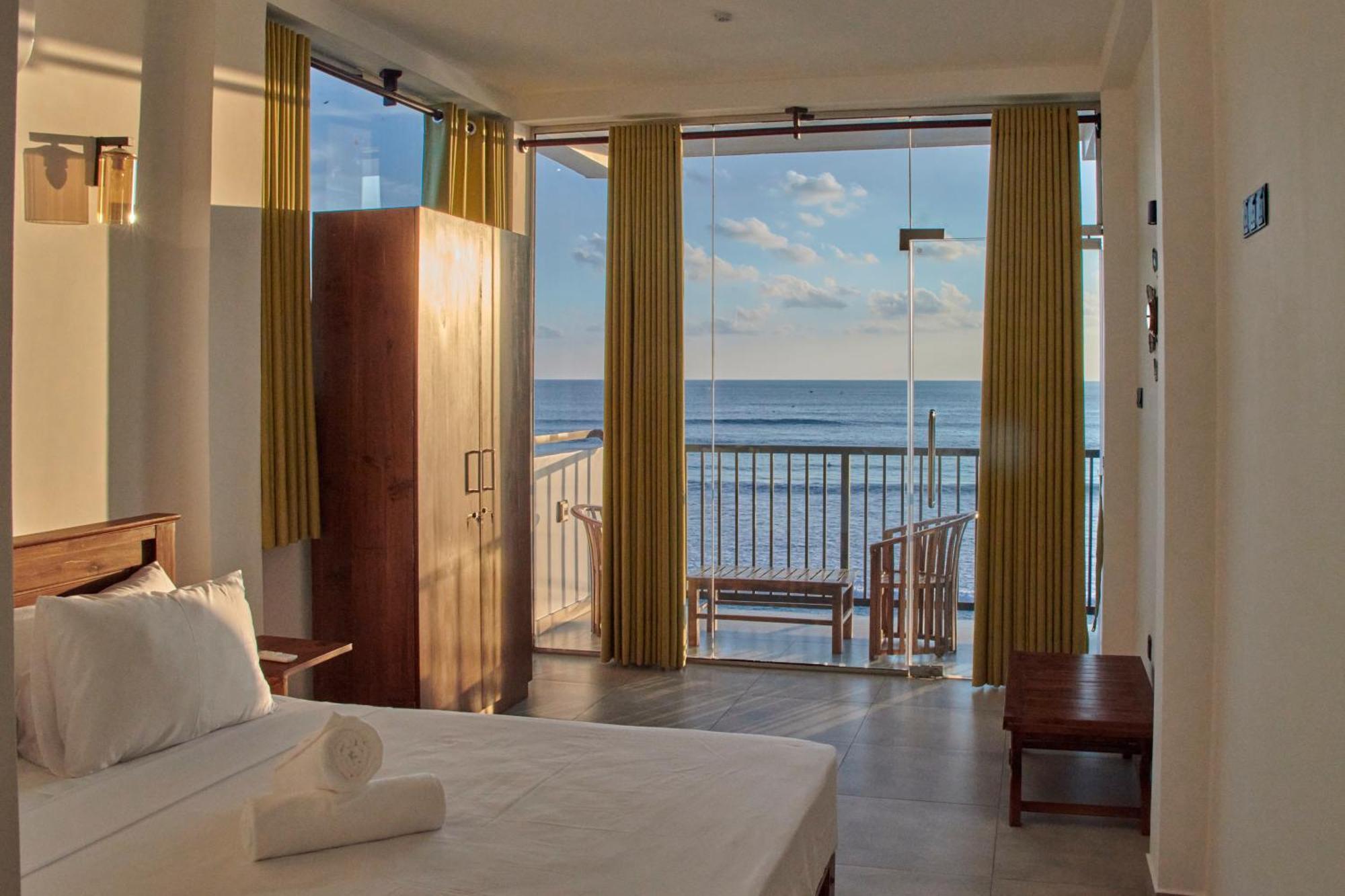 Kings Bay Beach Resort Галле Экстерьер фото