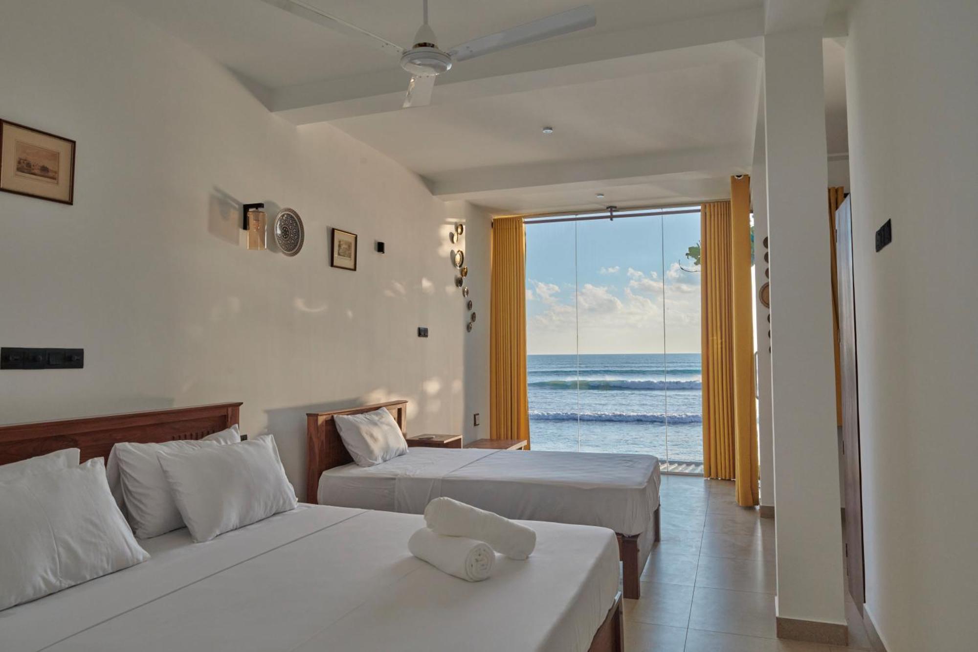Kings Bay Beach Resort Галле Экстерьер фото