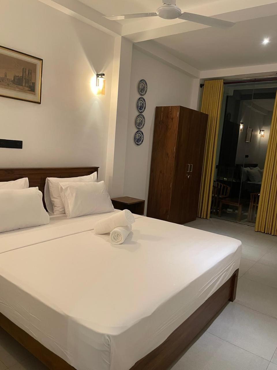 Kings Bay Beach Resort Галле Экстерьер фото