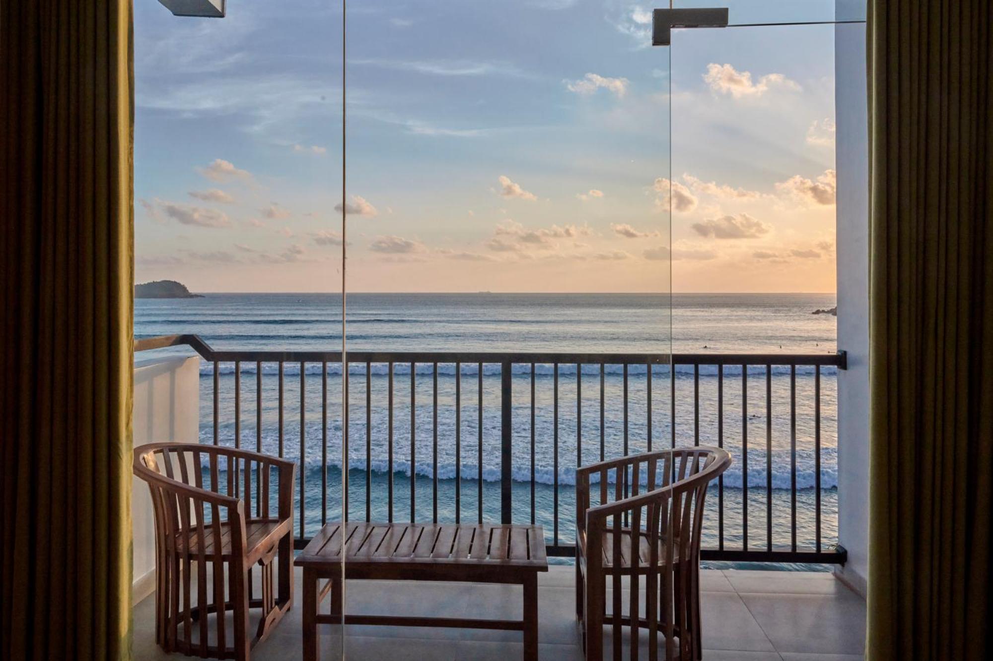 Kings Bay Beach Resort Галле Экстерьер фото