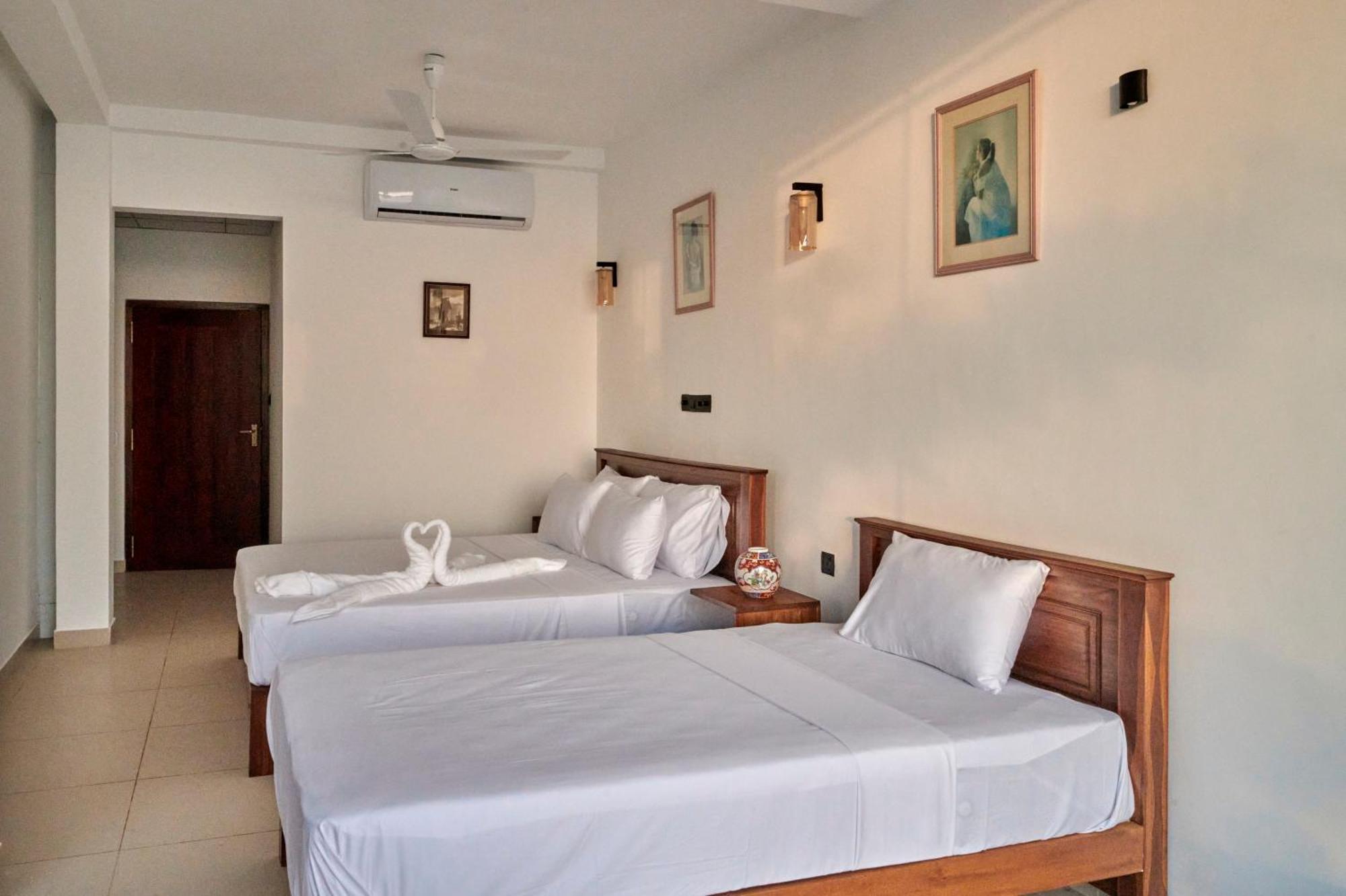Kings Bay Beach Resort Галле Экстерьер фото