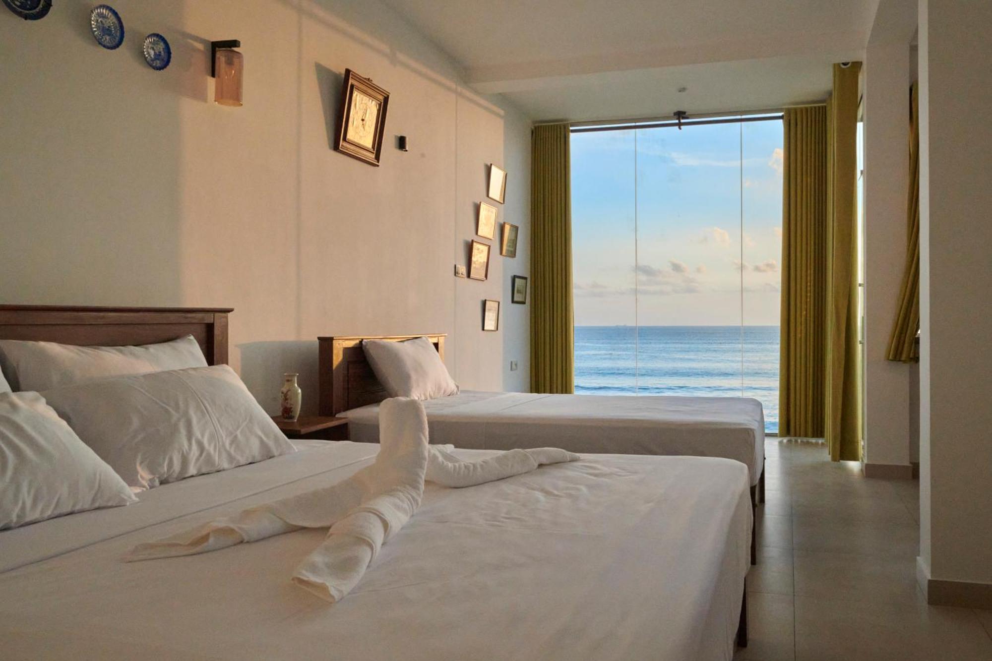 Kings Bay Beach Resort Галле Экстерьер фото